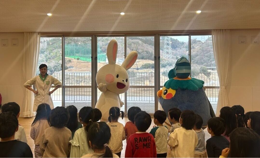 2026/1/26(月)やまぜんこども園にはみがきうさぎとロクローが遊びに行ってきました✨